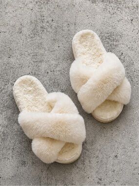 VONMAY Ivory Memory Foam Cross Band Fuzzy Slippers Women’s 9/10 NWOB